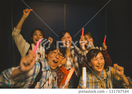 live, event, cheering 131787584