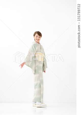 Woman in Japanese clothing, whole body Woman in Japanese clothing, whole body 131789722