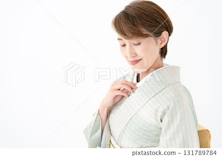 Woman in traditional Japanese clothing, collar 131789784