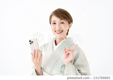 有智慧型手機的女人 131789805