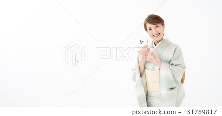 有智慧型手機的女人 131789817