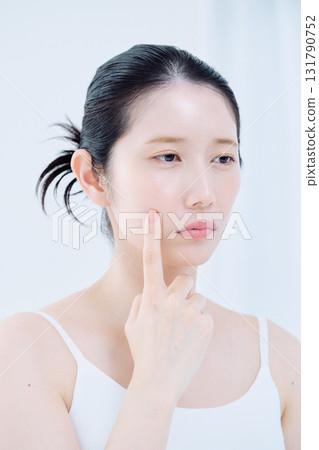 有皮膚問題的婦女 有皮膚問題的婦女 131790752