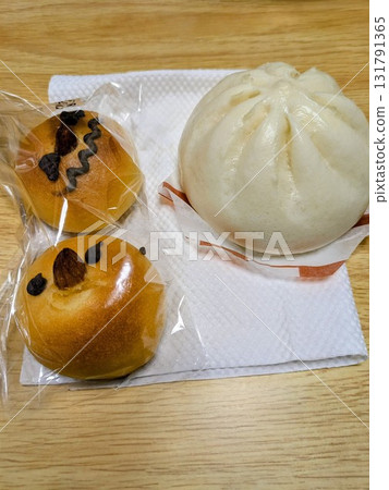 Delicious and cute snacks Delicious and cute snacks 131791365