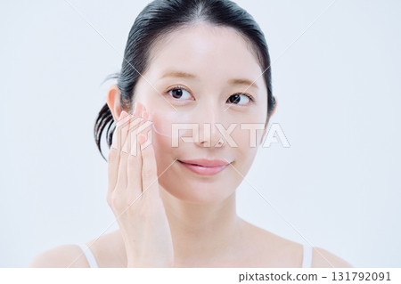 年輕女子的美麗形象 131792091