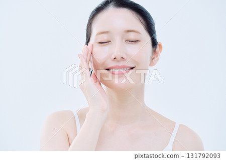 年輕女子的美麗形象 131792093