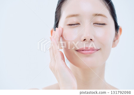 年輕女子的美麗形象 131792098