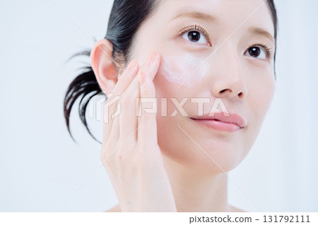 年輕女子的美麗形象 年輕女子的美麗形象 131792111