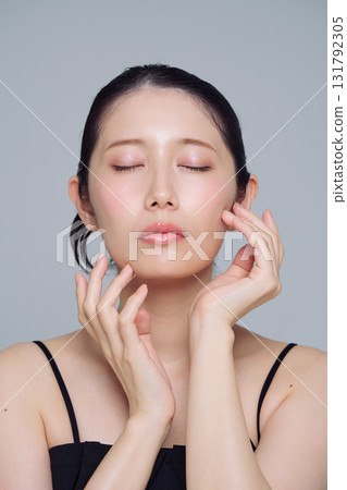 Make-up image of a young woman Make-up image of a young woman 131792305