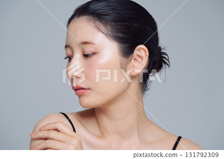Make-up image of a young woman Make-up image of a young woman 131792309