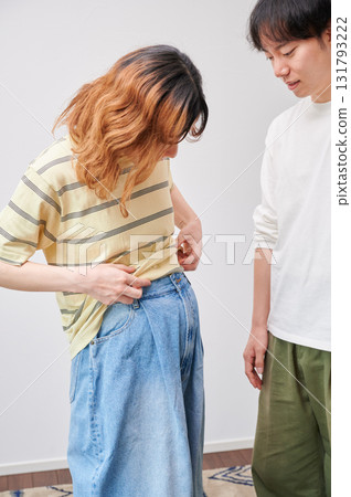 Couple facing each other, pregnant woman, maternity 131793222