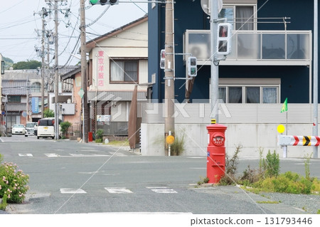 A red round post installed along the road 131793446