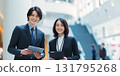 在辦公室工作的商務人士 131795268