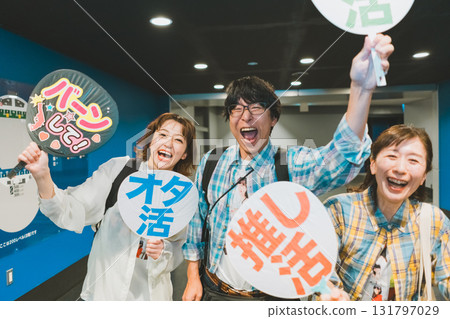 idol, event, men and women of all ages 131797029