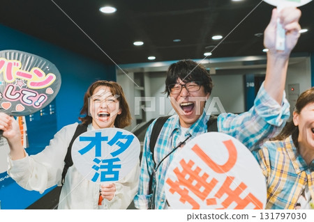 idol, event, men and women of all ages 131797030