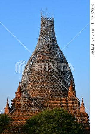 緬甸蒲甘夕陽下的寶塔 緬甸蒲甘夕陽下的寶塔 131797468