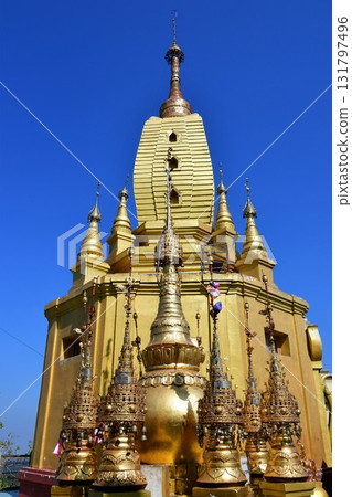 緬甸,波帕山,本土宗教納特神信仰的聖地,湯卡拉特,山頂寺廟 緬甸,波帕山,本土宗教納特神信仰的聖地,湯卡拉特,山頂寺廟 131797496