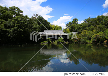 Obama Pond and Rakujukan 131797902