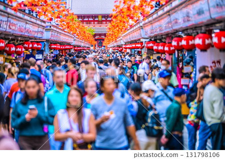Tokyo cityscape in Japan: Inbound tourism continues... It's like a foreign country... Sensoji Temple bustling with foreign tourists = October 10th Tokyo cityscape in Japan: Inbound tourism continues... It's like a foreign country... Sensoji Temple bustling with foreign tourists = October 10th 131798106
