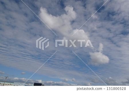 十月鄉村風景,雲霧瀰漫,藍天宜人,雙雲 十月鄉村風景,雲霧瀰漫,藍天宜人,雙雲 131800328