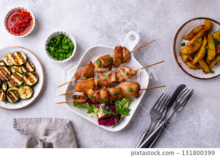 Chicken skewers kebab with vegetables 131800399