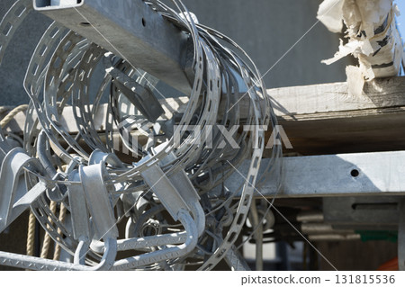 Metal fittings in a loop 131815536