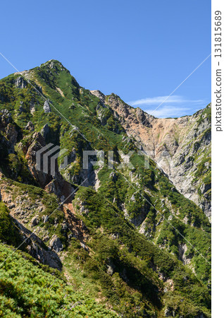 初秋時節從唐松山八方尾根山脊看到的壯麗景色（夏山、初秋） 131815689