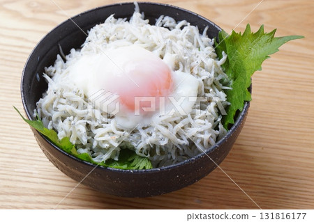 銀魚蓋飯與溏心蛋 銀魚蓋飯與溏心蛋 131816177