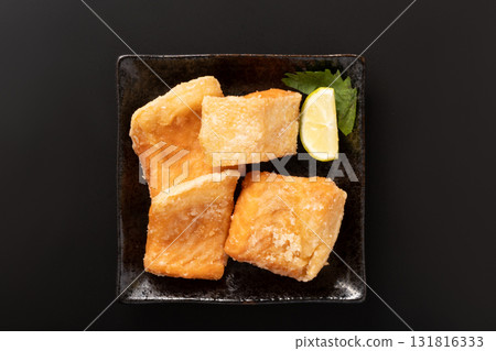 炸銀鮭魚肚 131816333