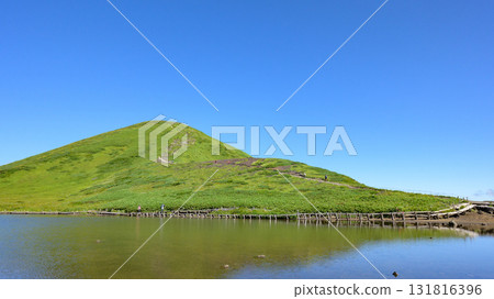 [Akita Komagatake] View of Mt. Otoko and Amida Pond 131816396