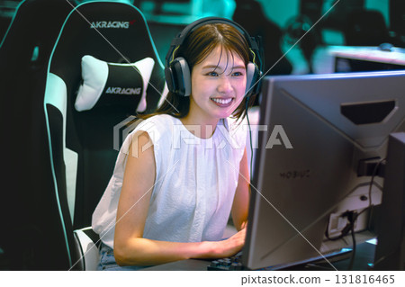 E-sports woman playing online games 131816465