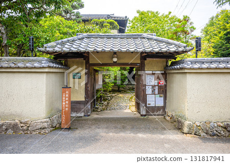 View of the front gate of Shiga Naoya's former residence View of the front gate of Shiga Naoya's former residence 131817941