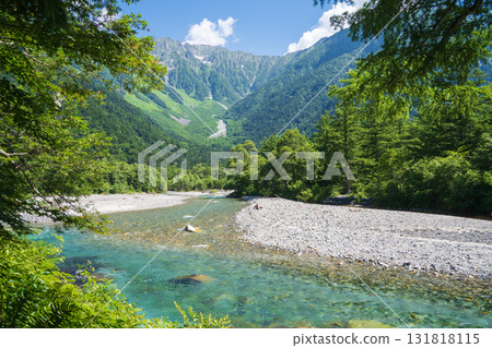 長野縣 梓川清澈的河水、上高地、夏日風景 131818115