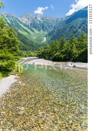 "Nagano Prefecture" Clear waters of the Azusa River, Kamikochi, summer scenery 131818127
