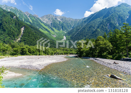 "Nagano Prefecture" Clear waters of the Azusa River, Kamikochi, summer scenery 131818128