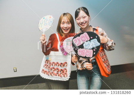 演唱會 直播 女生 131818260