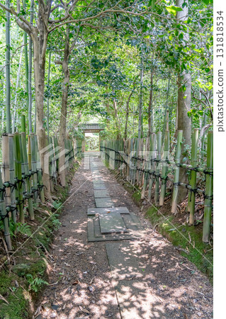 京都府嵯峨野尼庵、如意山圓庵(百人一首編纂的小倉別邸遺址)、參道及山門、右京區嵯峨二尊院前 京都府嵯峨野尼庵、如意山圓庵(百人一首編纂的小倉別邸遺址)、參道及山門、右京區嵯峨二尊院前 131818534