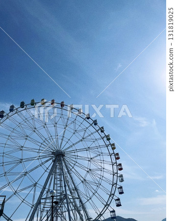 Ferris wheel that shines in the blue sky Ferris wheel that shines in the blue sky 131819025