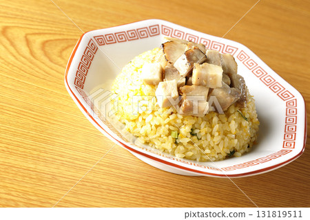 蛋炒飯配豬肉丁 131819511