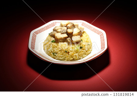 蛋炒飯配豬肉丁 131819814