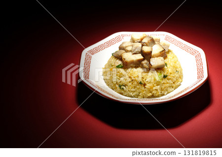 蛋炒飯配豬肉丁 131819815