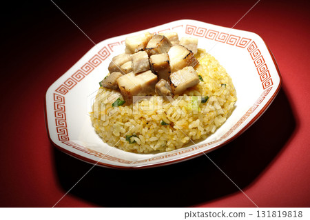 蛋炒飯配豬肉丁 131819818