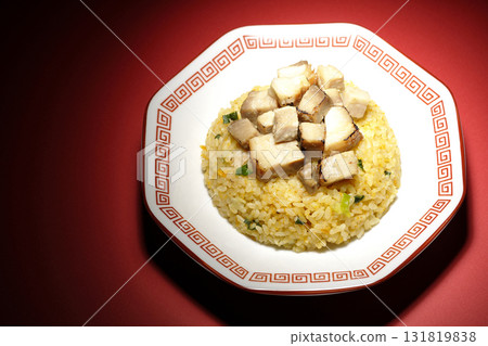 蛋炒飯配豬肉丁 131819838