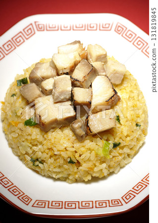 蛋炒飯配豬肉丁 131819845