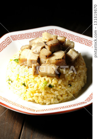 蛋炒飯配豬肉丁 131819870