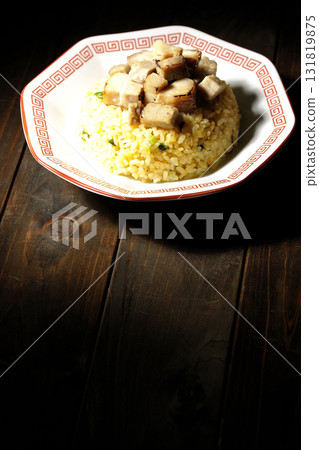 蛋炒飯配豬肉丁 131819875