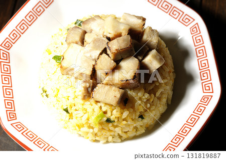 蛋炒飯配豬肉丁 131819887