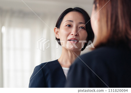 中年婦女爭吵 中年婦女爭吵 131820094
