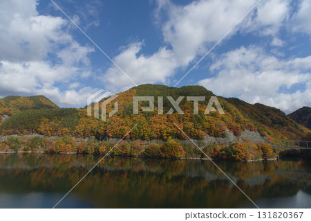 紅葉與水垣湖(山梨縣北杜市) 紅葉與水垣湖(山梨縣北杜市) 131820367