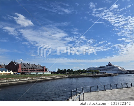 A view of a large cruise ship anchored at Yokohama Port and the Red Brick Warehouse 131822342