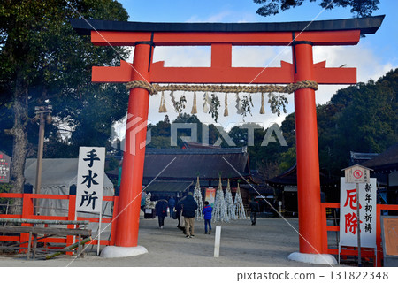 Kyoto: The second torii gate of Kamigamo Shrine during the New Year Kyoto: The second torii gate of Kamigamo Shrine during the New Year 131822348